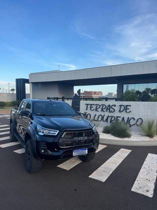 TOYOTA HILUX 2.8 D-4D TURBO DIESEL CD GR-S 4X4 AUTOMÁTICO